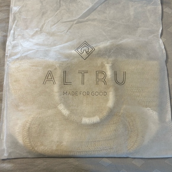 Altru Straw Tote Bag - New in Dust Bag - Picture 5 of 5